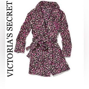 Victoria’s Secret / Pink Robe
